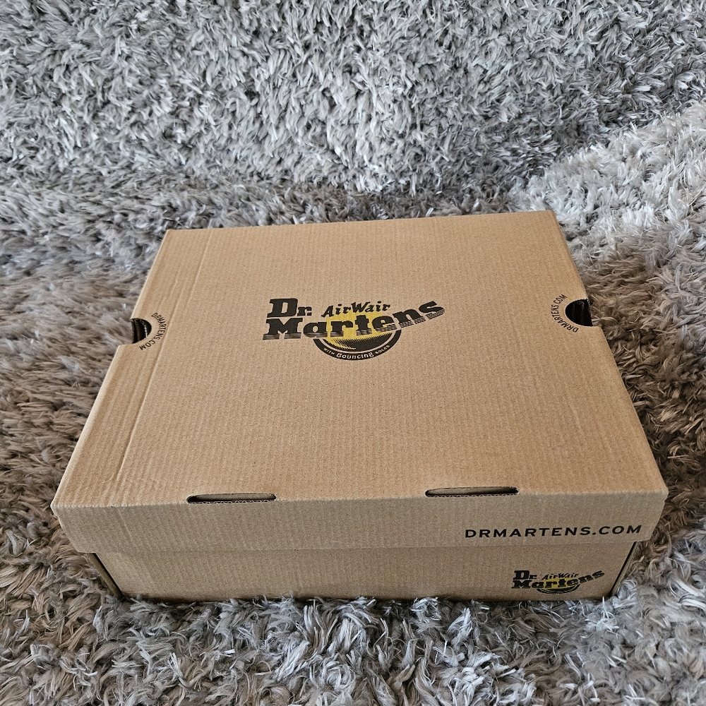 Woman's Boots Dr. Martens Vegan Devon Velvet Platform Boots - Picture 11 of 16